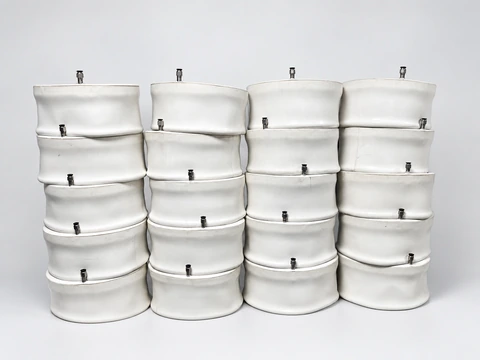 Twenty white wide inflatable ring seals stacked in four columns with air fittings visible.